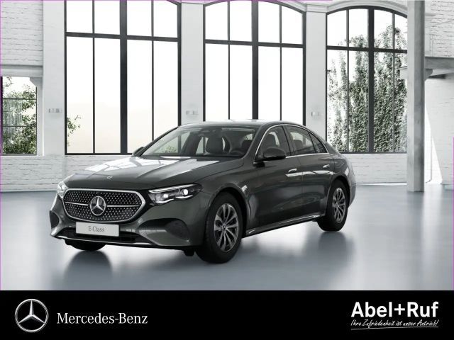 Mercedes-Benz E 200 AVANTGARDE Sedan