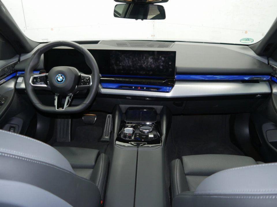 BMW i5 Sedan
