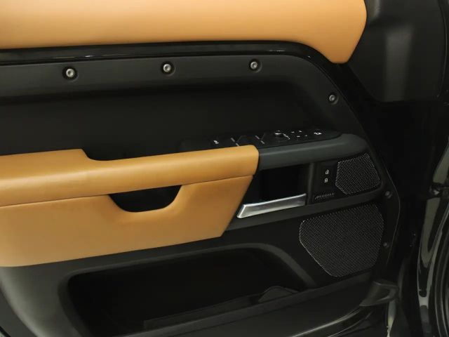 Land Rover Defender 110 Black Pack D300