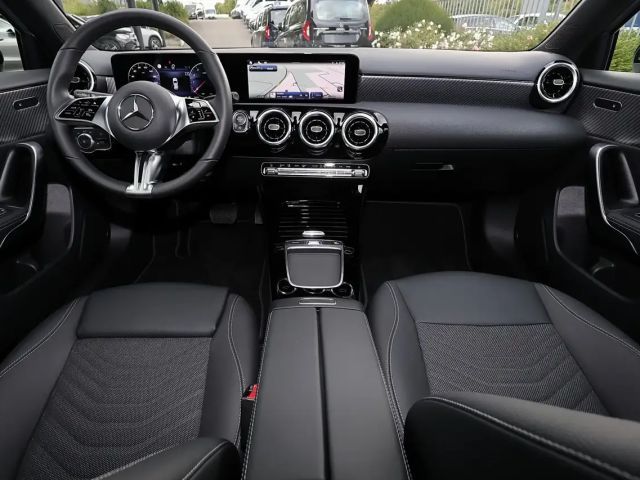 Mercedes-Benz A 200 TOTWINKEL+PANORAMA+KAMERA+NIGHT PAKET+18"