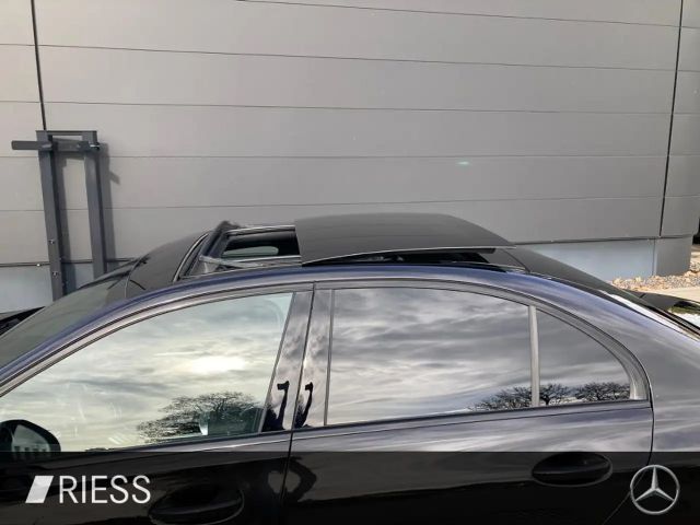 Mercedes-Benz C 200 AMG Line Sedan