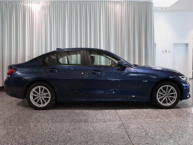 BMW 330 330e Sedan
