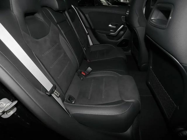 Mercedes-Benz CLA 200 AMG Line Coupé