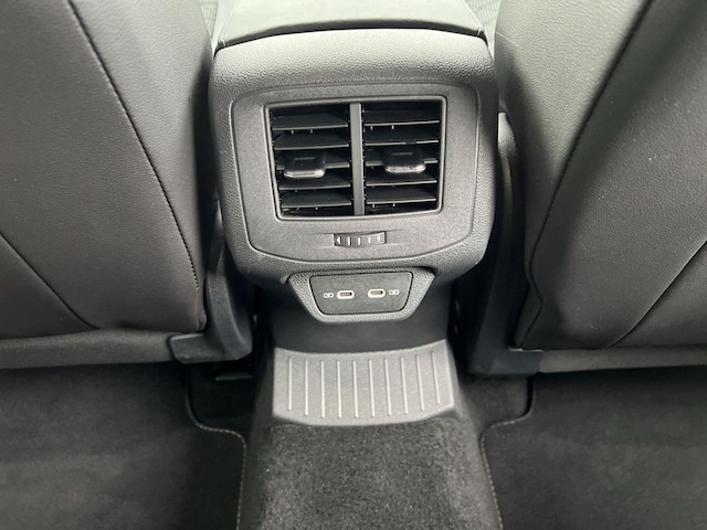 Volkswagen T-Roc 1.5 TSI DSG R-Line