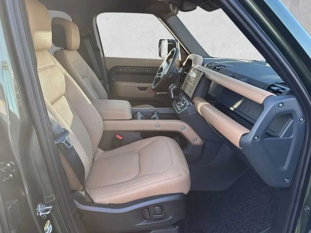 Land Rover Defender 110 D250 Dynamic HSE