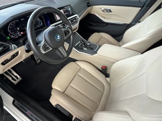 BMW 320 320e M-Sport Touring xDrive