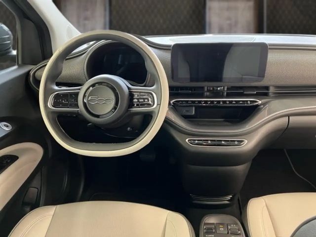 Fiat 500e La Prima