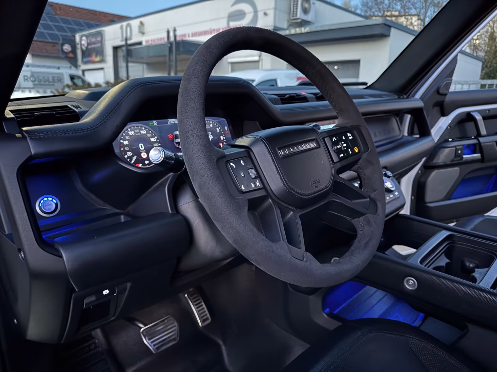 Land Rover Defender P525  V8