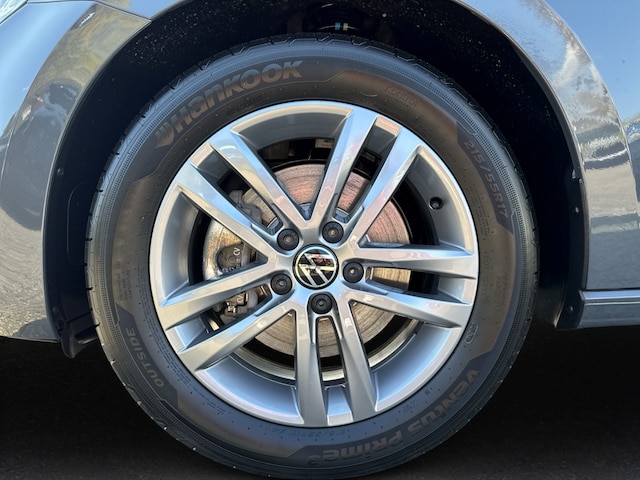 Volkswagen Touran 1.5 TSI DSG Comfortline Navi Digitales Cockpit Sperrdiff. ACC El. Heckklappe