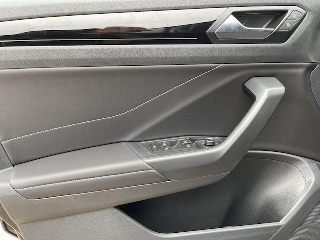 Volkswagen T-Roc T-Roc R-Line1.5 TSI Assistenz+Infotainment LM"19