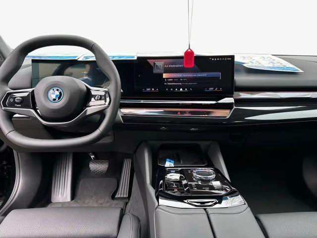 BMW i5 Sedan