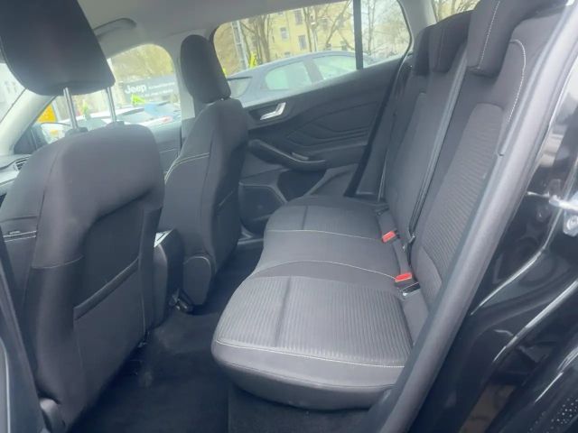 Ford Focus Titanium Wagon