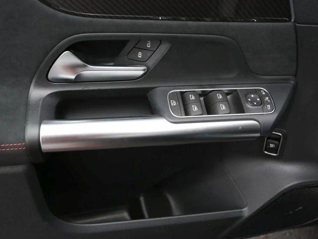 Mercedes-Benz GLA 180 AMG Line