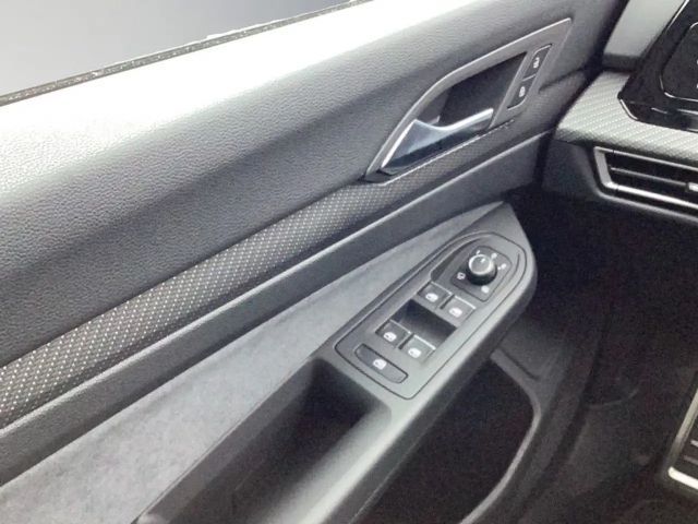 Volkswagen Golf 1.5 eTSI DSG Golf VIII R-Line