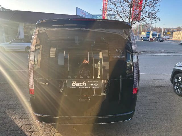 Hyundai Staria Signature