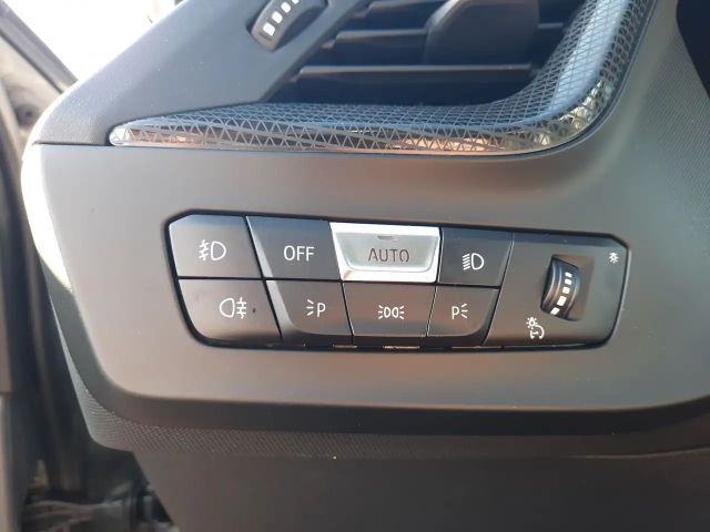 BMW 118 118i Sedan Sport Line