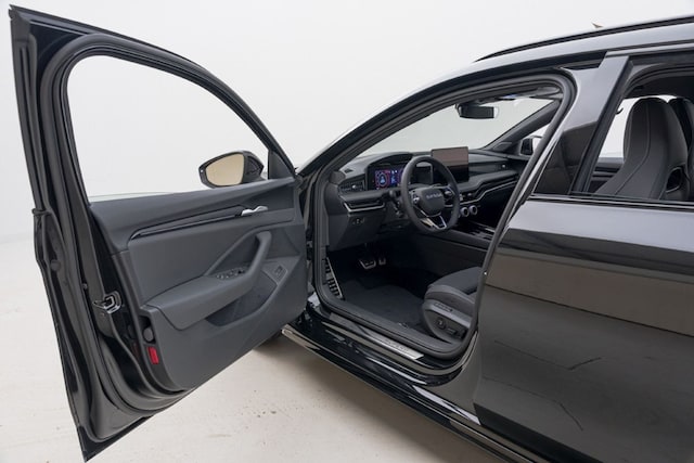 Skoda Superb 2.0 TDI Combi Sportline