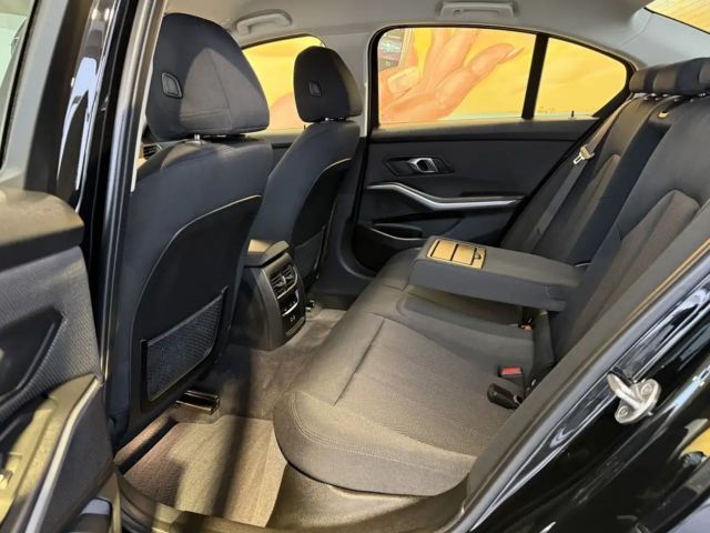 BMW 320 320i Sedan xDrive