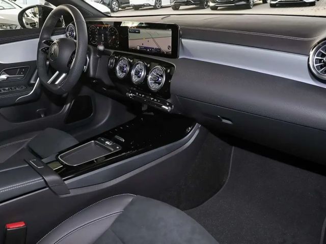 Mercedes-Benz CLA 200 AMG Line Coupé