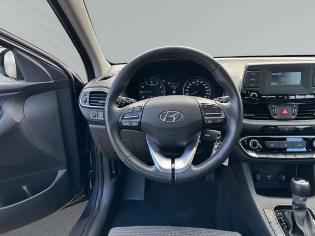 Hyundai i30 DCT AUTOMATIK KLIMA + SITZHEIZUNG + TEMPOMAT + PAR