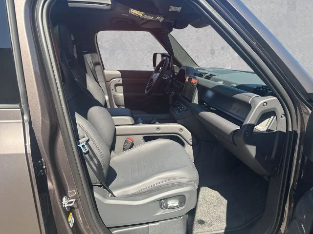 Land Rover Defender 110