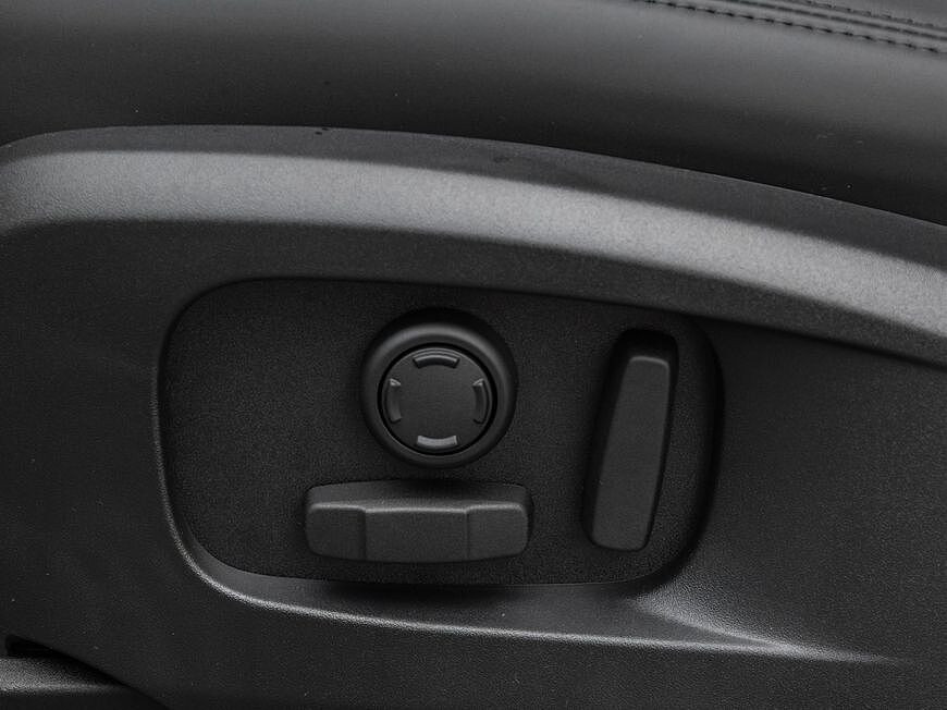 Land Rover Defender 110 Dynamic SE