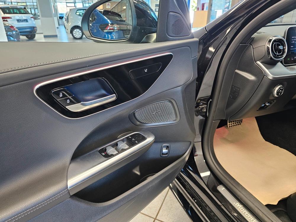 Mercedes-Benz C 200 AMG Line Sedan