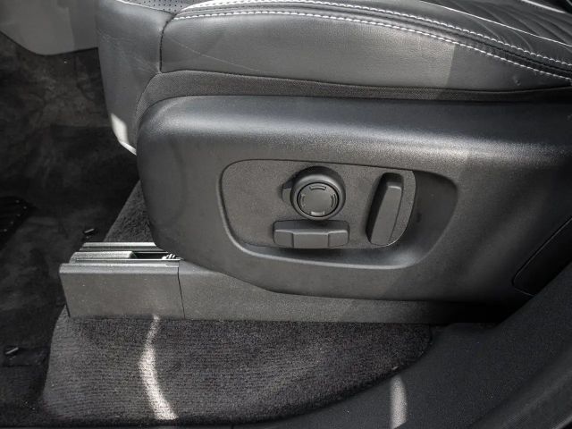 Land Rover Discovery D300 Dynamic HSE