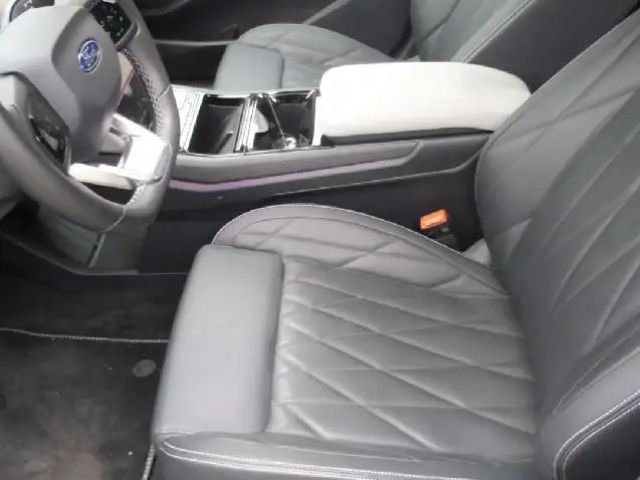 Ford Explorer Premium RWD