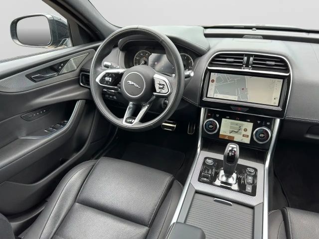 Jaguar XE P250 R-Dynamic
