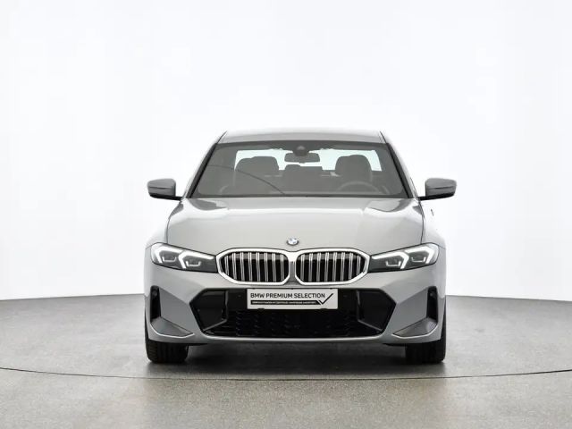 BMW 320 320i M-Sport Sedan xDrive