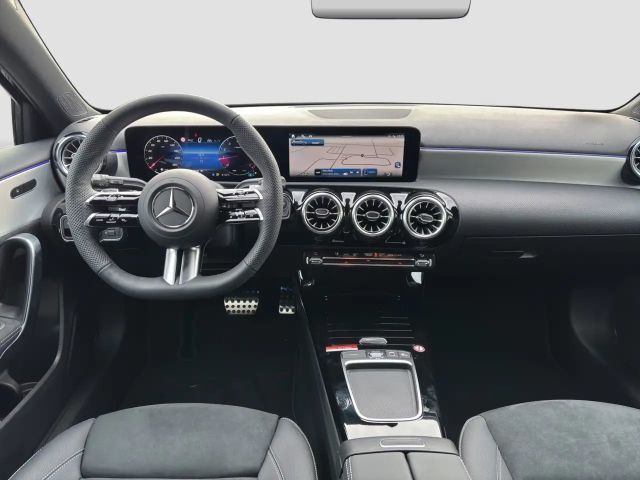 Mercedes-Benz A 200 Hatchback