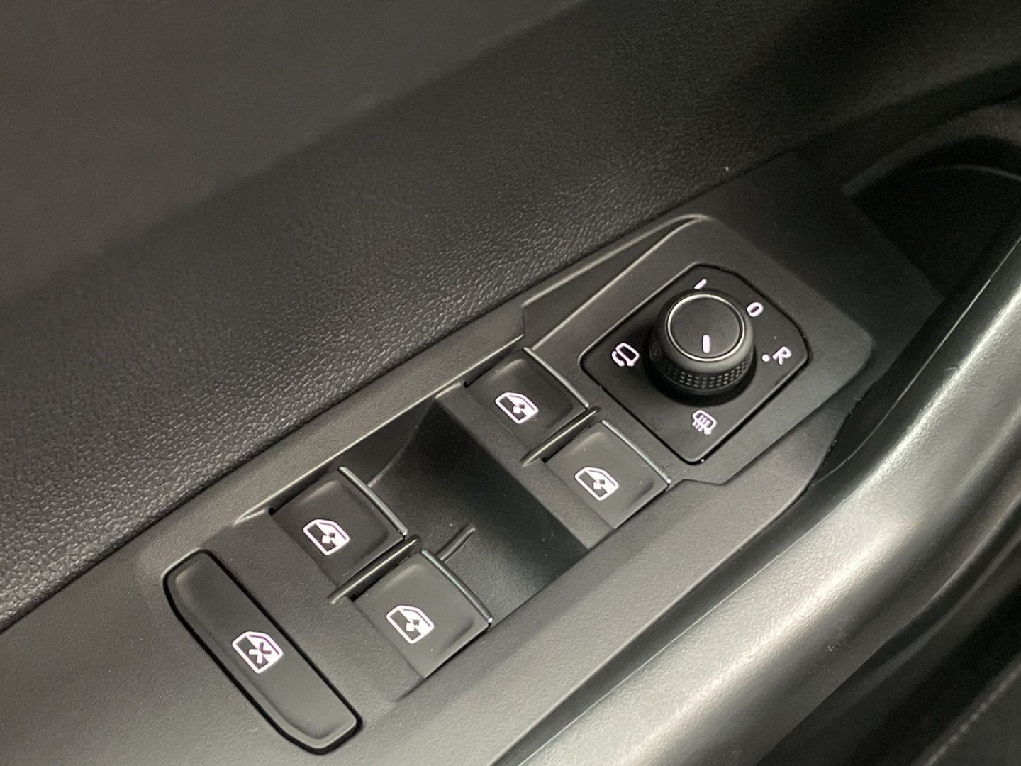 Volkswagen Taigo 1.0 TSI DSG R-Line Style