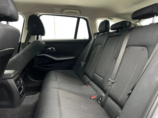 BMW 320 320e Touring