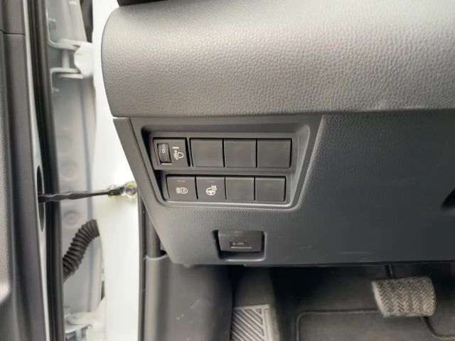 Toyota Yaris 1.5 HSD 116 PS B&W **Sondermodell**