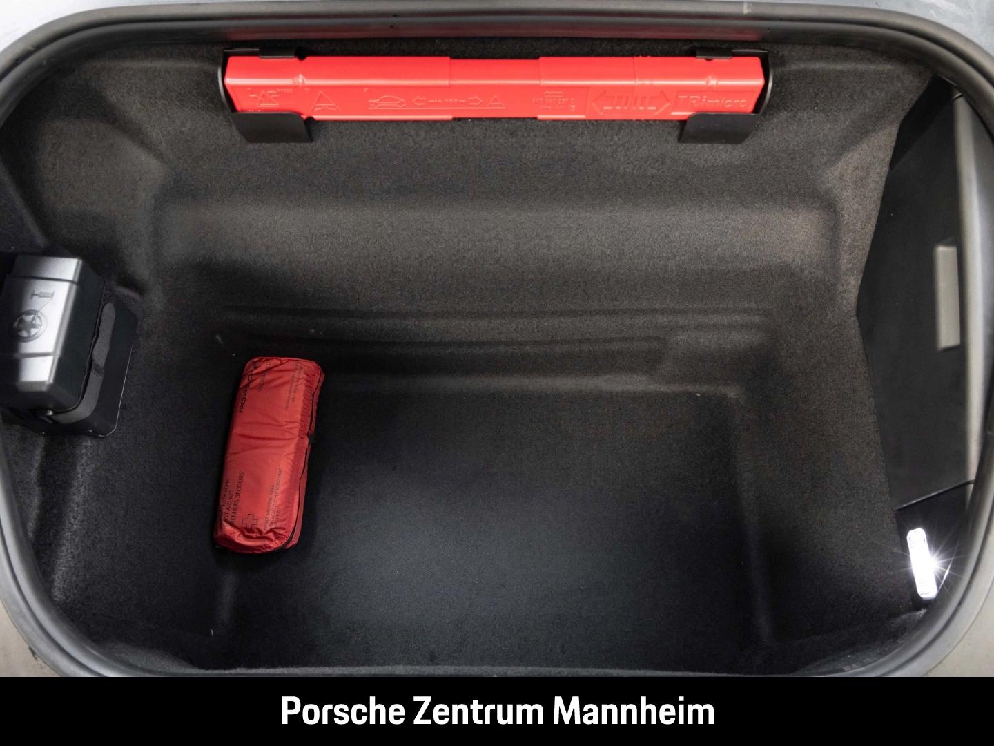 Porsche 911 992 Cabriolet Carrera GTS