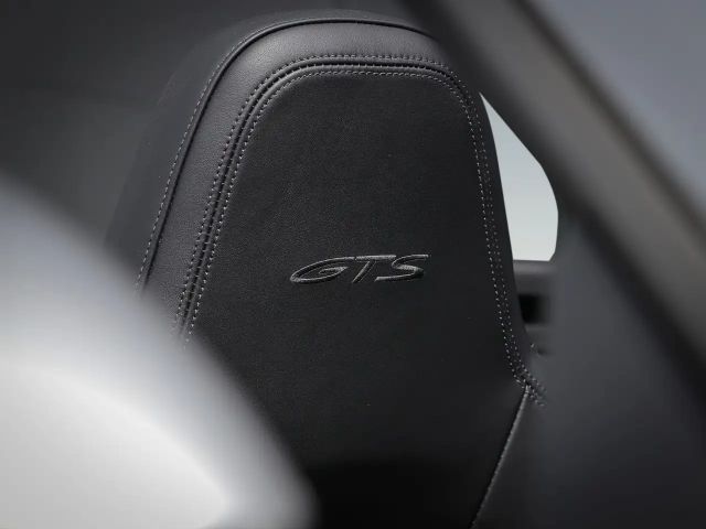 Porsche 992 4 Cabrio Carrera GTS