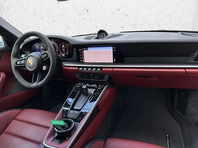 Porsche 992 4 Cabrio GTS Targa