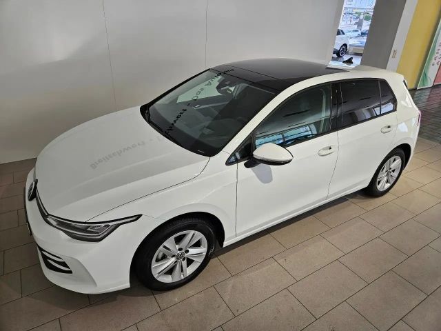 Volkswagen Golf 1.5 eTSI DSG Life