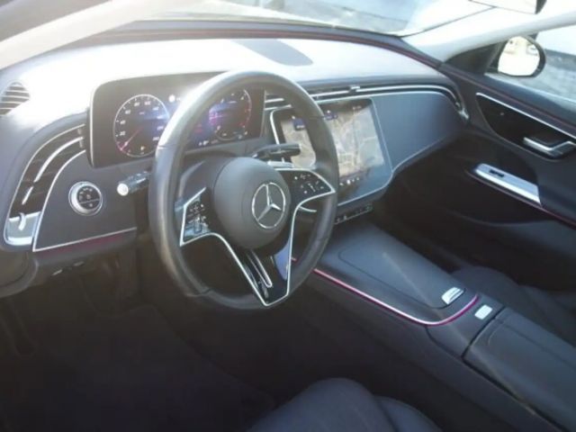 Mercedes-Benz E 220 AVANTGARDE E 220 d Sedan