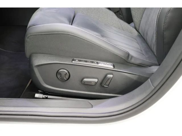 Volkswagen Golf 2.0 TDI DSG Golf VIII Style