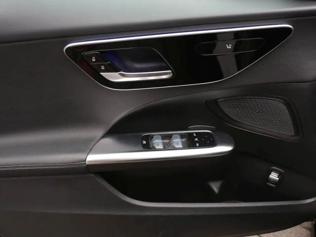 Mercedes-Benz C 200 AVANTGARDE C 200 d Sedan