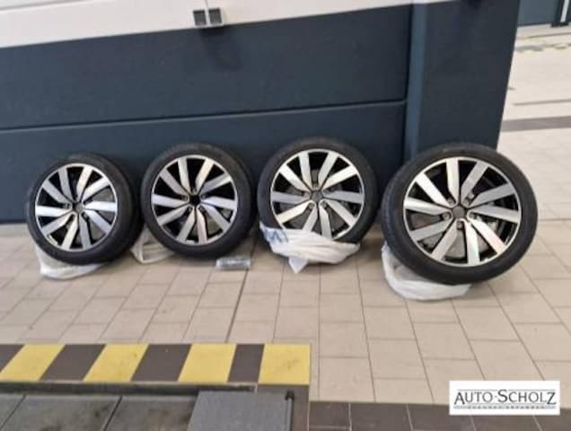 Volkswagen Touran DSG Highline R-Line