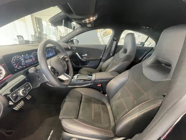 Mercedes-Benz CLA 200 AMG Line Coupé