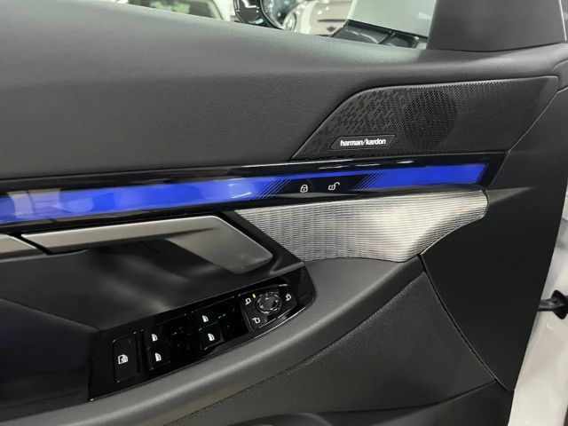 BMW 520 520i M-Sport Sedan