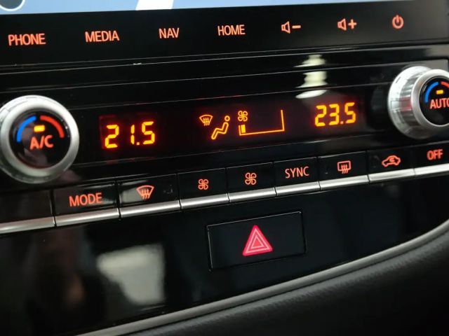 Mitsubishi Outlander +SHZ+STANDHEIZUNG+NAVI+LEDER+LENKRADHEIZ.+