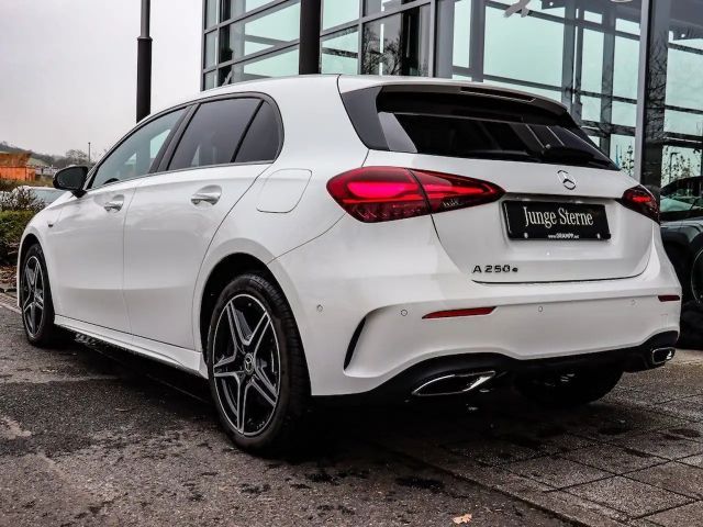 Mercedes-Benz A 250 A 250 e AMG Line