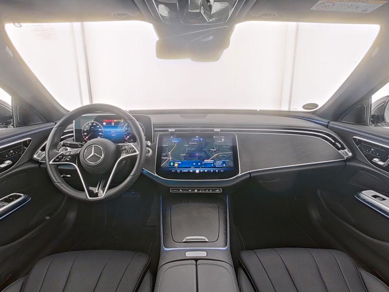 Mercedes-Benz E 200 AVANTGARDE Sedan