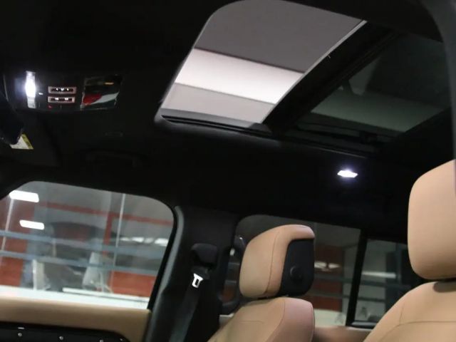 Land Rover Defender 110 D300 Dynamic HSE