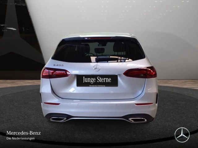 Mercedes-Benz B 200 AMG Line Sedan